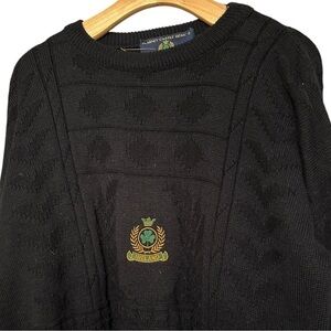 Blarney Castle Ireland Men’s Size M Navy blue Embroidered Shamrock Sweater